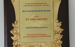 TST tourist vinh dự đón nhận kỷ niệm chương của Sở Du lịch TP HCM