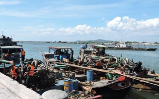 Truy bắt "tập đoàn ăn cát" trên sông Mỏ Nhát