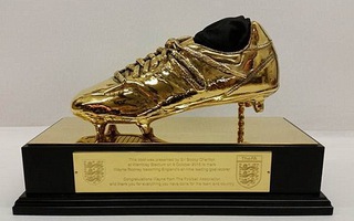 “Giày vàng” đặc biệt chờ Wayne Rooney tại Wembley