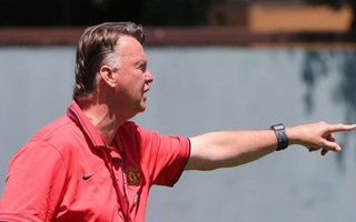 HLV Van Gaal công bố luôn đội hình chính M.U mùa giải mới