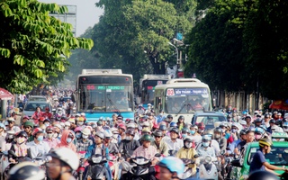 Kẹt xe kinh hoàng trên đường Nguyễn Thái Sơn