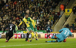 Hòa Norwich, Arsenal vẫn ngoài tốp 3