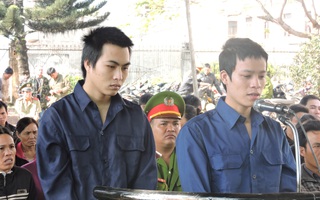 Xử nặng 2 thanh niên ném đá xe khách ở Đắk Nông
