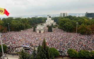 Moldova: 1 tỉ USD “bốc hơi”, người dân đòi tổng thống từ chức