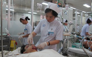 Xe Phương Trang tông 8 người tại Cây Gõ: 4 người bị thương khá nặng