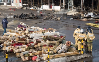 Cháy chợ ở Nga: Tìm được thi thể thứ 10