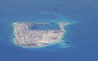Mỹ: Trung Quốc đưa pháo tự hành lên đảo nhân tạo ở biển Đông