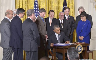 Tổng thống Obama ký quyền đàm phán nhanh