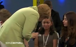Thủ tướng Đức bị mỉa mai là "nữ hoàng băng giá"