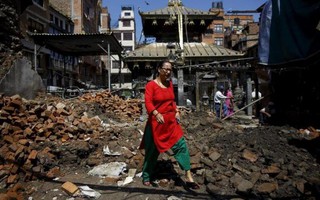Động đất qua nhiều tháng, Nepal chưa chịu nhận tiền viện trợ