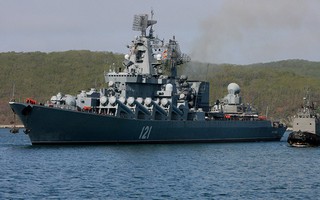 Tàu chiến Mỹ theo dõi tuần dương hạm Nga ngoài khơi Syria