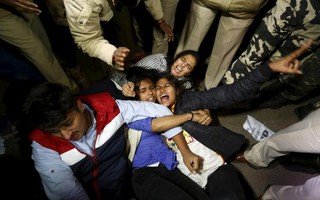 Ấn Độ phản đối kẻ cưỡng hiếp được ra tù