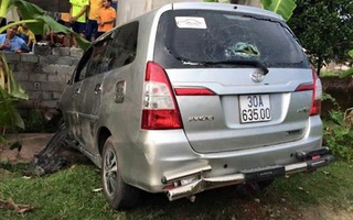 Innova bỏ chạy, tông liên tiếp 6 xe máy làm 8 người bị thương