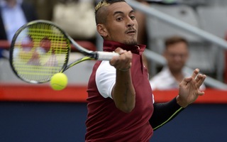 Kyrgios xin lỗi Wawrinka, báo chí New York quyết không tha