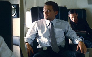 Leonardo DiCaprio suýt chết vì cá mập, máy bay, dù lượn