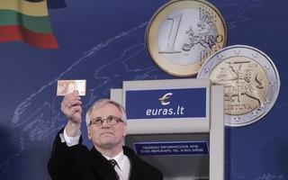 Lithuania chính thức dùng đồng Euro giữa lúc căng thẳng với Nga