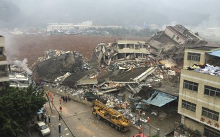 Tai nạn phà ở Indonesia, lở đất tại Trung Quốc