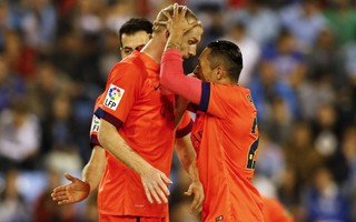 Trung vệ Mathieu thay Messi giải cứu Barcelona