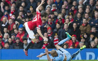 Những tranh cãi xung quanh trận derby M.U - Man City