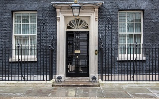 Bí ẩn trên cánh cửa tòa nhà số 10 của Thủ Tướng Anh
