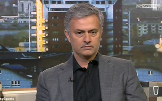 HLV Mourinho: Cú vào bóng triệt hạ Matic là tội ác