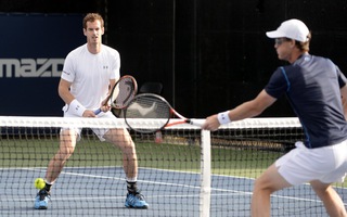 Murray lỡ cơ hội đối đầu Djokovic ở... đôi nam Rogers Cup