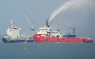 Tàu nước ngoài bốc cháy ở Vũng Tàu