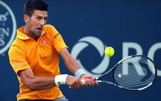 Djokovic chạm mốc 250 chiến thắng, kiều nữ Bouchard lại thua sớm