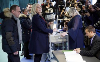 Bầu cử Pháp: Ông Hollande đi nước cờ hy sinh