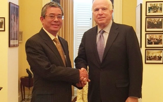 TNS McCain: Thúc đẩy xóa bỏ hoàn toàn lệnh cấm bán vũ khí cho Việt Nam