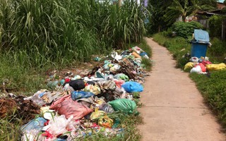 Long An: Công an mai phục bắt... người vứt rác bậy!