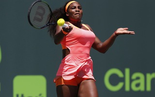 Ngược dòng ngoạn mục, Serena vào chung kết với Safarova