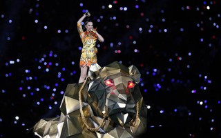 Khoảnh khắc lộng lẫy của Katy Perry trên sân khấu Super Bowl