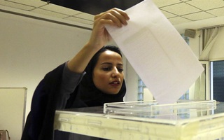 20 phụ nữ Ả Rập Saudi trúng cử lần đầu tiên