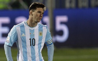 Messi tạm chia tay tuyển Argentina vì áp lực