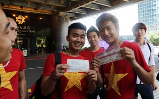 Sốt vé trận gặp Đài Loan, Hội CĐV Việt Nam lập đường dây nóng