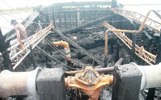 Lại cháy tàu ở Tam Giang, gần 9 tỉ đồng bị thiêu rụi