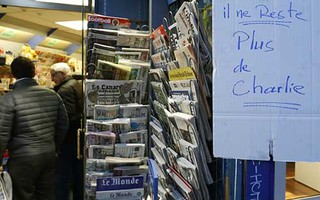 Người Việt săn lùng tạp chí biếm họa Charlie Hebdo