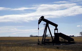 Kinh tế Mỹ tăng trưởng ấn tượng, giá dầu hồi phục