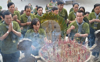 Đoàn báo chí TP HCM về nguồn nhân ngày Thương binh - Liệt sĩ