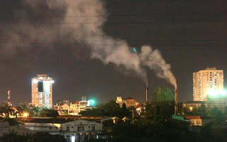 Xí nghiệp xả khói gây ô nhiễm