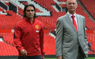 Biến động ở M.U, Falcao và HLV Van Gaal chuẩn bị ra đi?