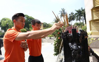 Thầy trò Miura viếng Đại tướng Võ Nguyên Giáp trước ngày xuất binh