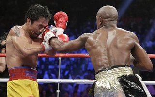 Trận siêu quyền Anh:  Thua điểm Mayweather, Pacquiao không phục