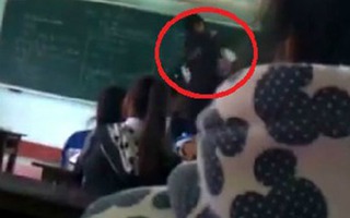 Nữ sinh túm tóc, đánh giáo viên ngay trên bục giảng