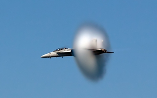 Mỹ thử tiêm kích F-35C, cư dân tá hỏa tưởng quái vật gào thét