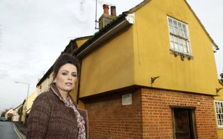 Ngôi nhà "ma ám"đình đám nhất nước Anh được rao bán