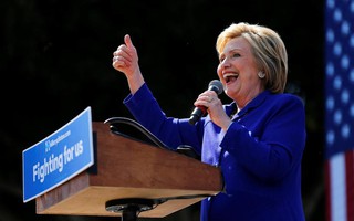 Bà Clinton chính thức cán mốc "kỳ diệu"