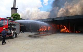 Cháy rụi nhà máy xử lý rác thải ở Thanh Hóa