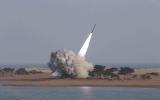 Triều Tiên phóng liên tiếp 3 tên lửa về biển Nhật Bản